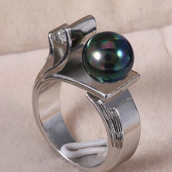 Elegant Silver and Green Pearl Ring size 7 - Picture 3 of 6